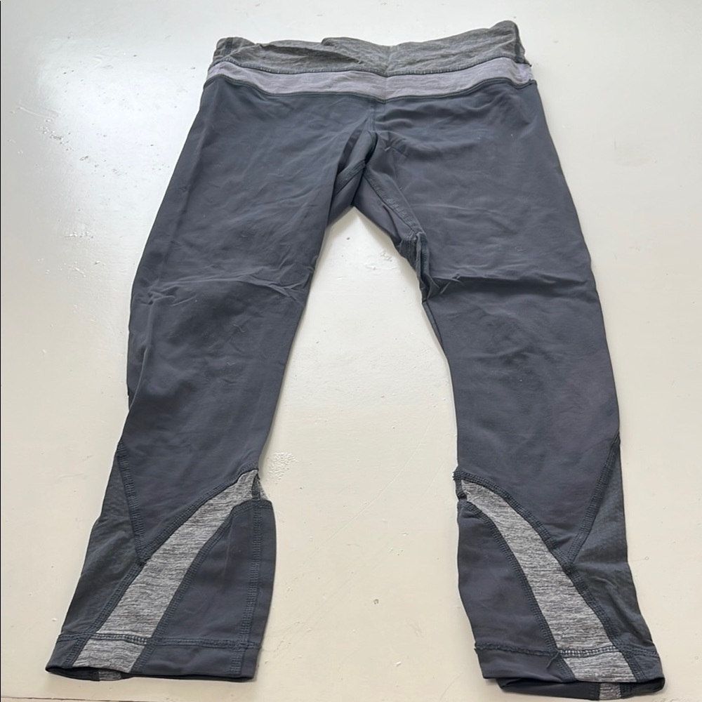 Lululemon Sz 4 Cropped Gray Athletic Workour Capri Leggings